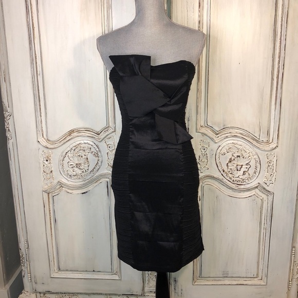 Daisy NWT Gorgeous Black Artistic Front Bodice Tie Strapless Occasions Dress - Picture 1 of 10